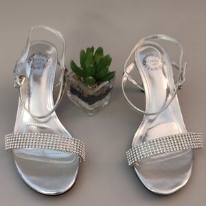 I Miller Sandals women open  Silver size 6 1/2 M comfortable  New  Promo